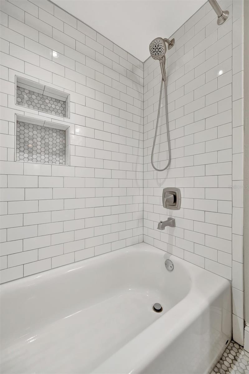 TAHITIAN TOWERS CONDO - Residential