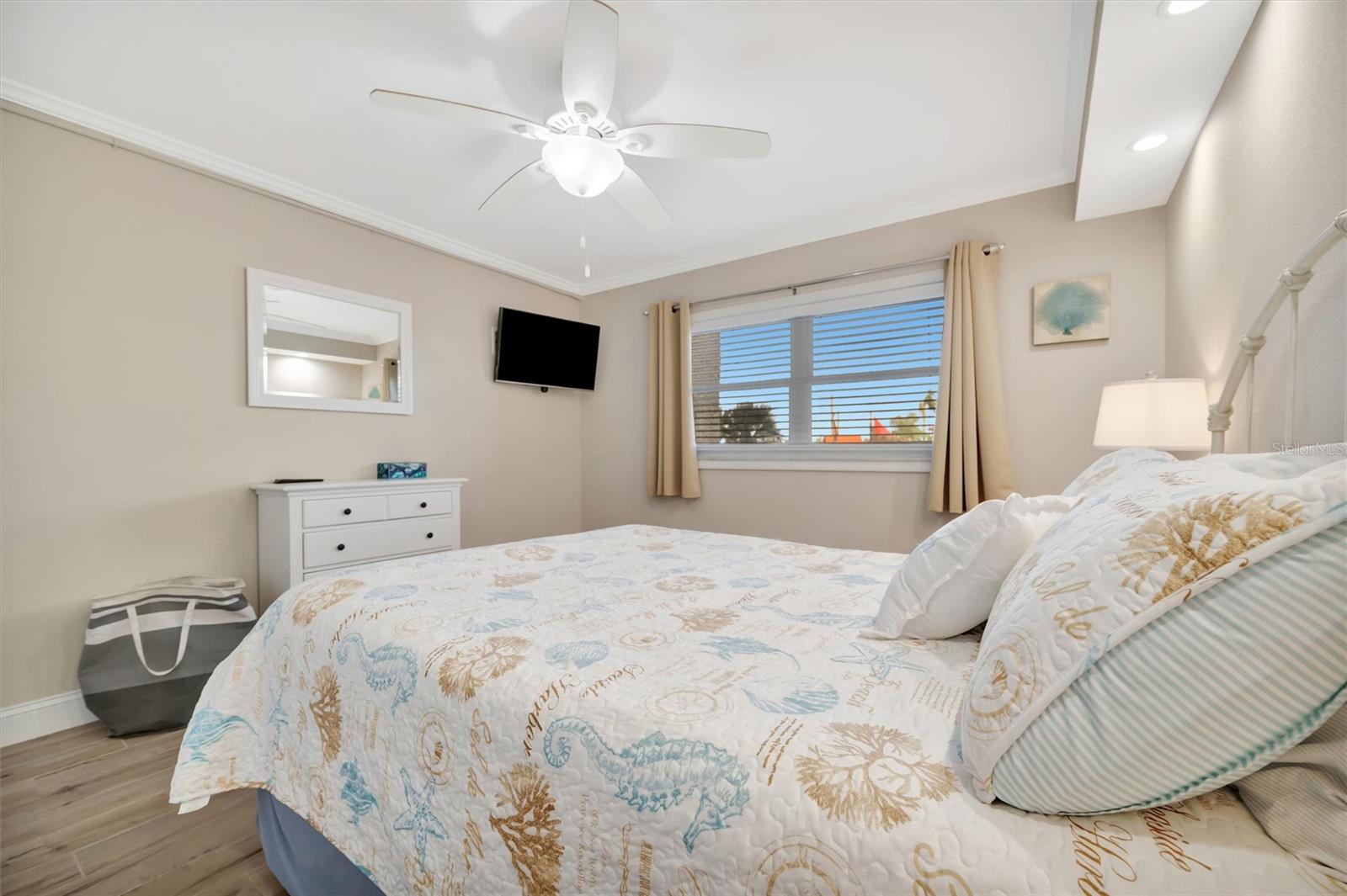 TAHITIAN TOWERS CONDO - Residential