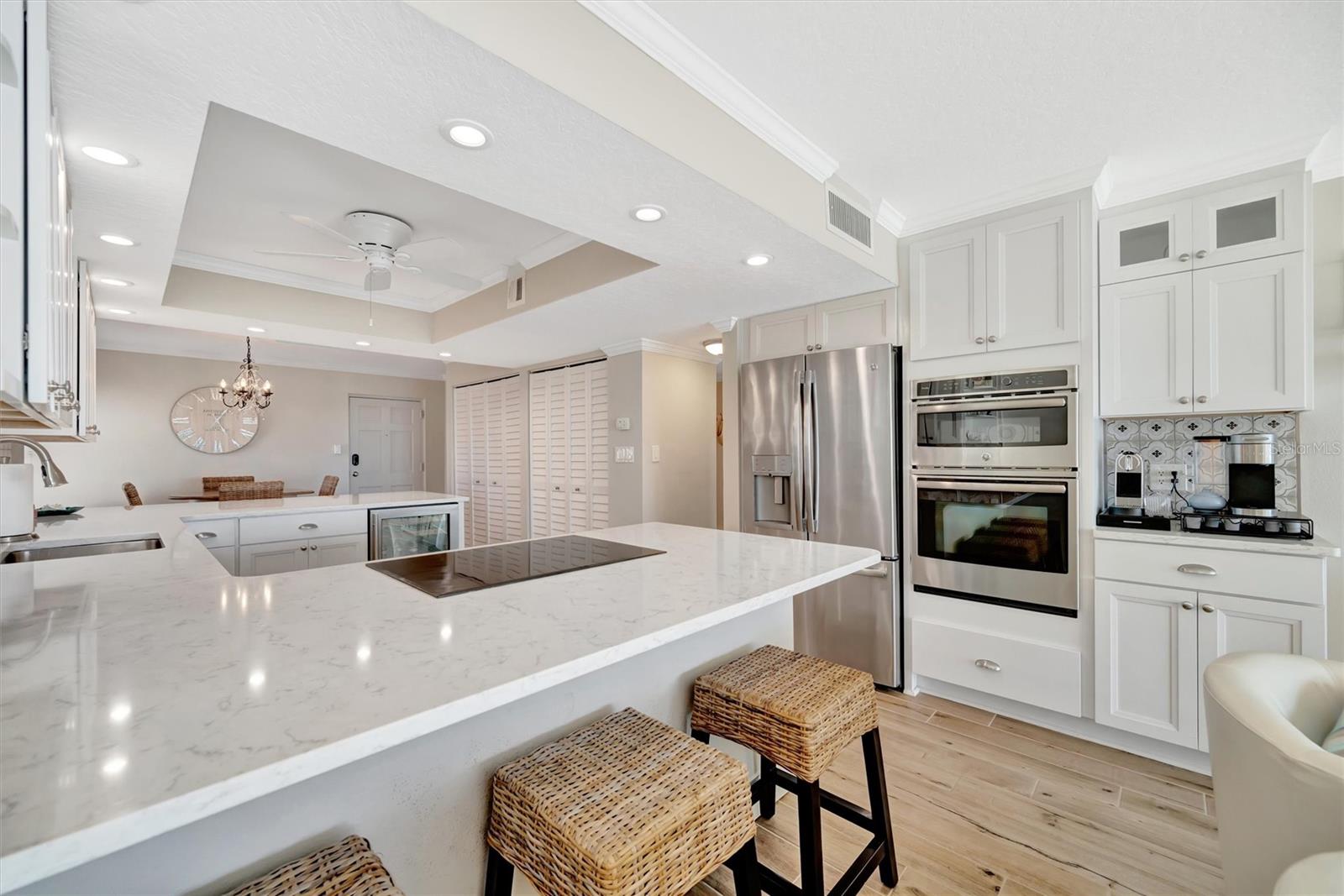 TAHITIAN TOWERS CONDO - Residential