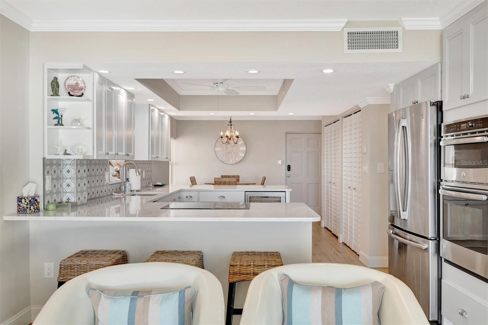 TAHITIAN TOWERS CONDO - Residential