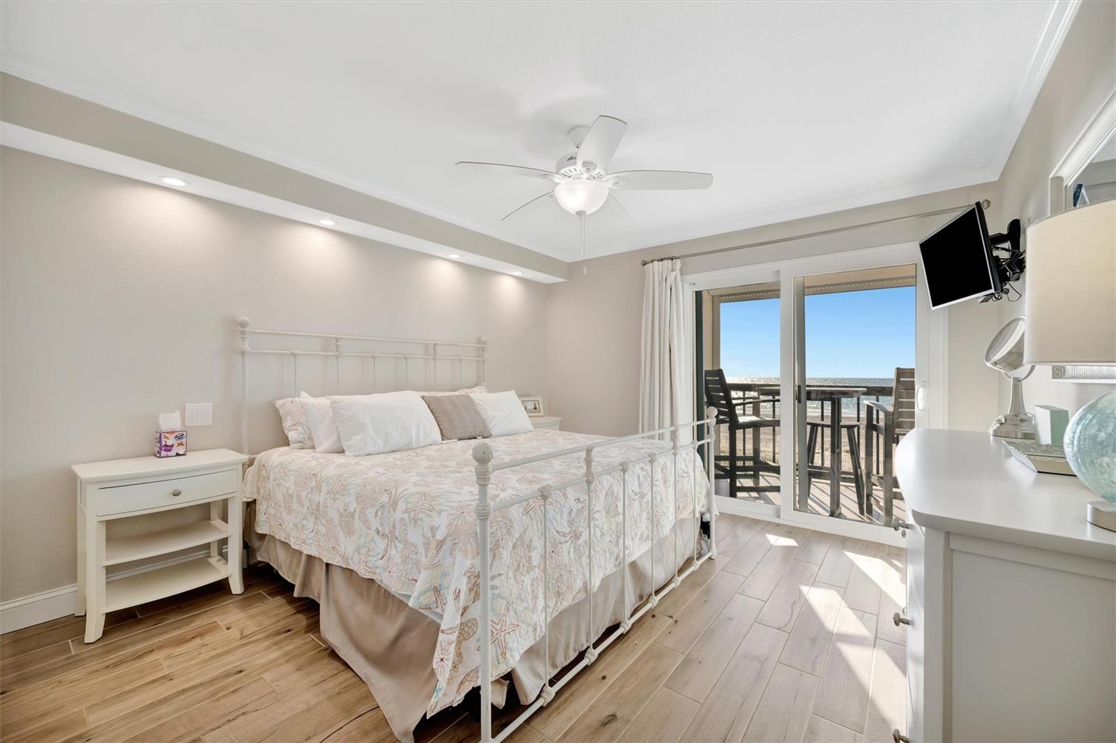 TAHITIAN TOWERS CONDO - Residential