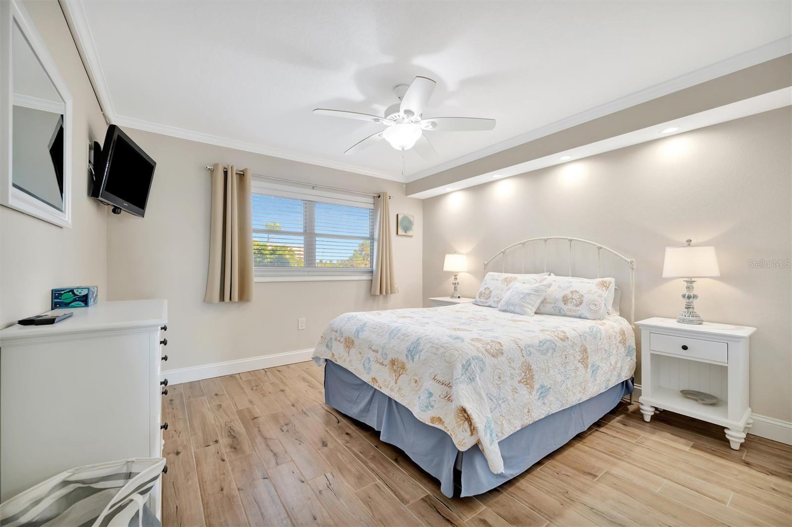 TAHITIAN TOWERS CONDO - Residential