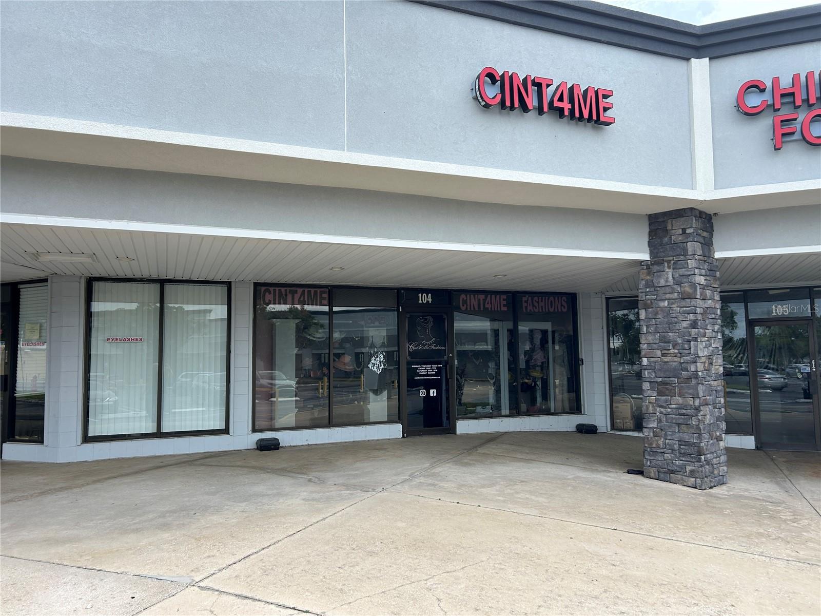 Avail 10/1. A former retail store, irregular shaped, with rear storage room and 1 bathroom. Rate: $25/sf Base + $5.00/sf NNN = $1,782.50/mo.