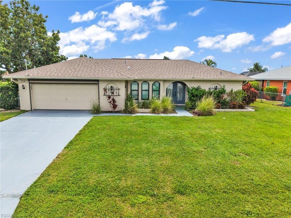 Photo of 216 SE 30th Terrace, Cape Coral, FL 33904 (MLS # C7531431)