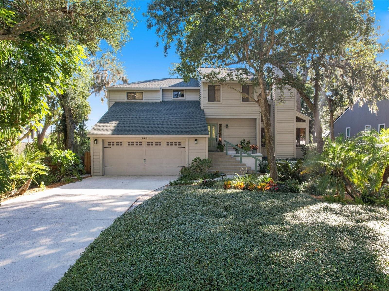 3328 BRIARWOOD CIRCLE
