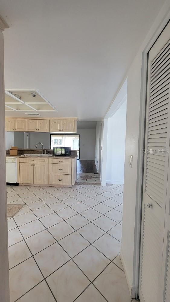 LAKES UNIT II PH I SEC II THE - Residential