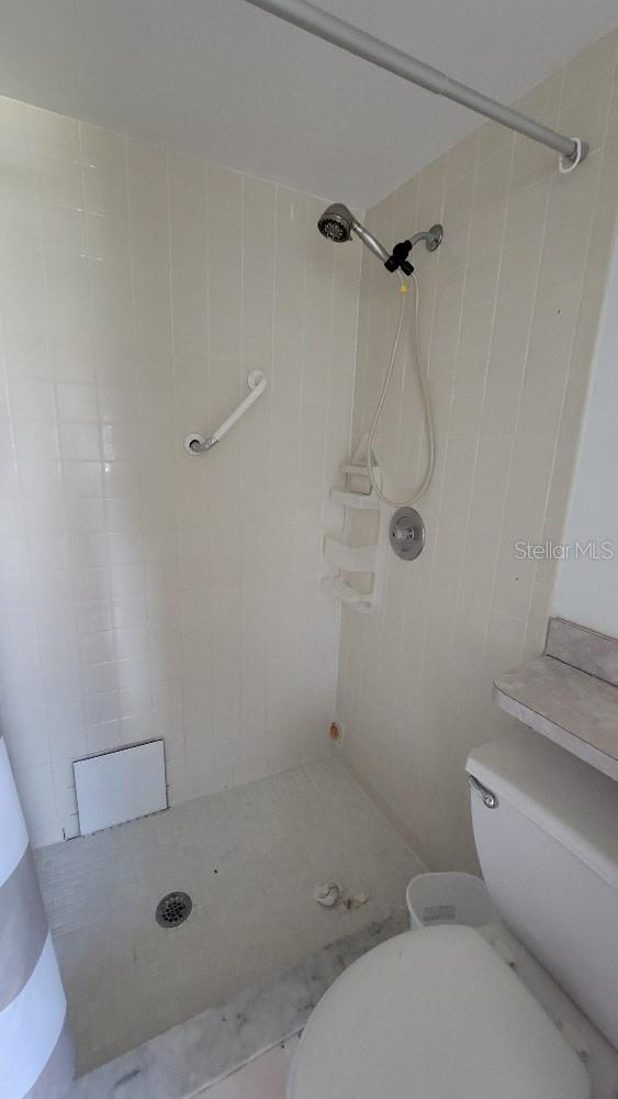 LAKES UNIT II PH I SEC II THE - Residential