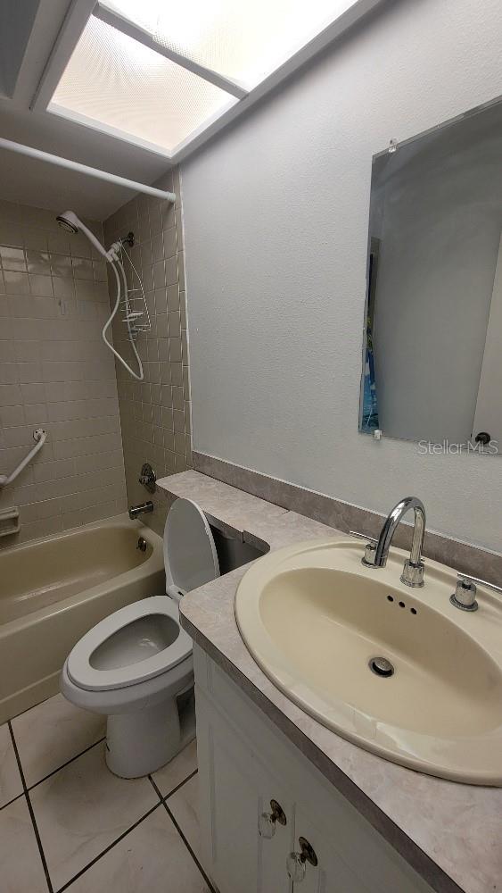 LAKES UNIT II PH I SEC II THE - Residential