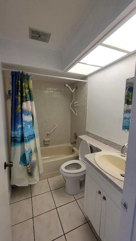 LAKES UNIT II PH I SEC II THE - Residential