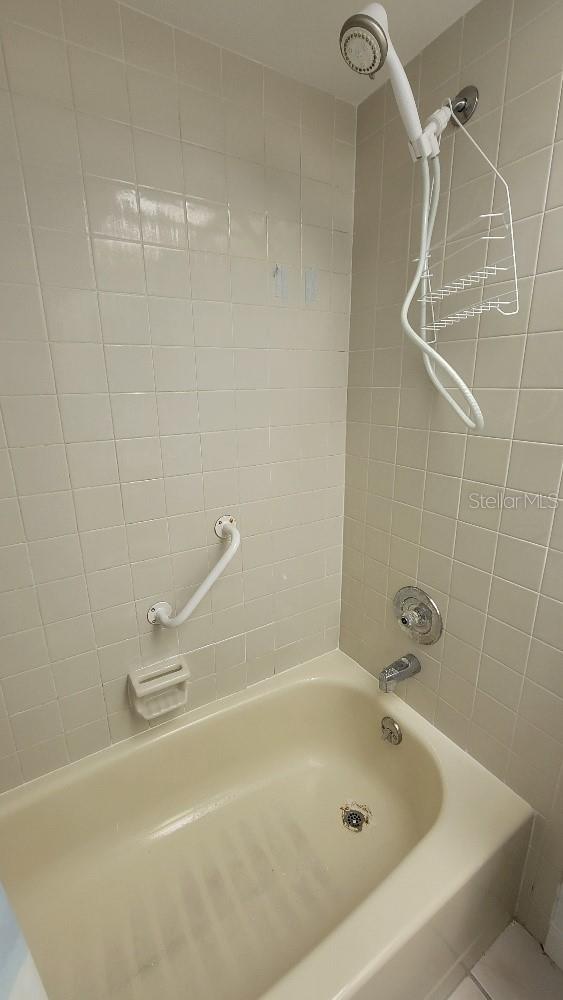 LAKES UNIT II PH I SEC II THE - Residential