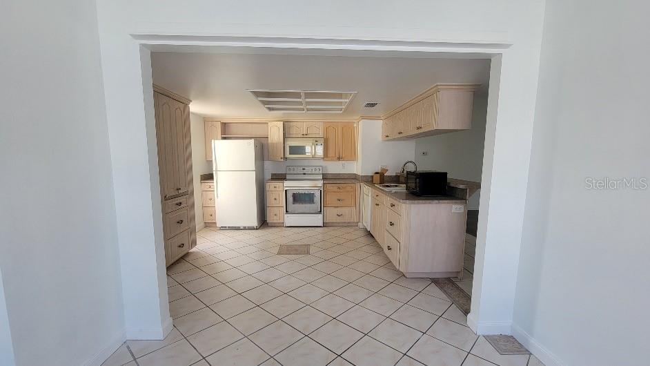 LAKES UNIT II PH I SEC II THE - Residential