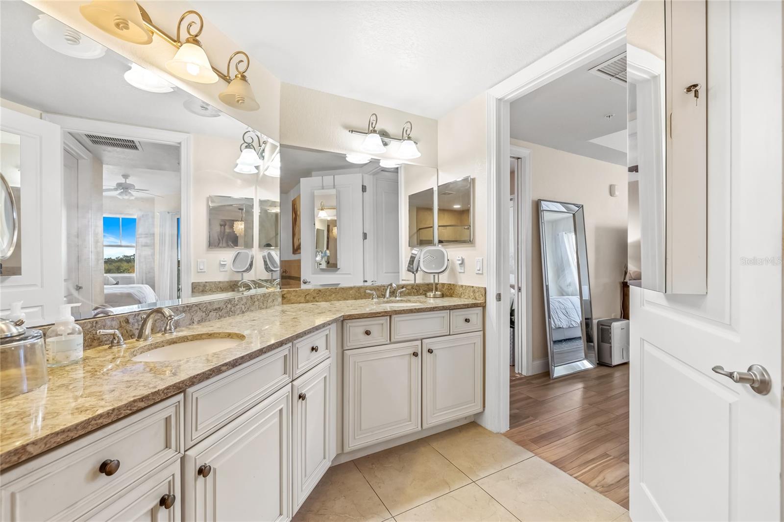 RIVERWALK/CORONADO ISLAND-BLDG - Residential