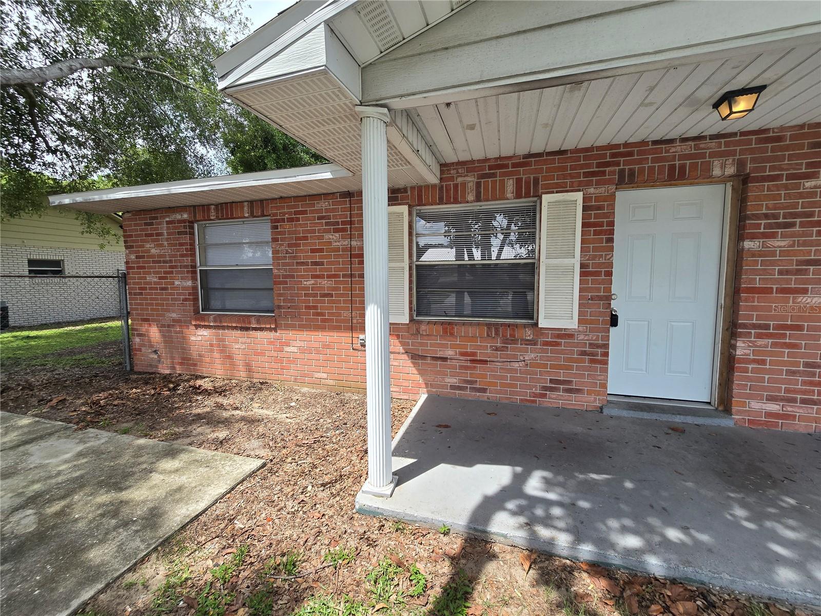 ~2/1 Duplex in Auburndale Offered for Lease~
This adorable unit features a freshly painted interior, spacious bedrooms, neutral color scheme throughout, ceramic tiling throughout, screened patio with laundry/utility area and a sizeable fenced yard. More photos to come. Pest control and lawn care are included.