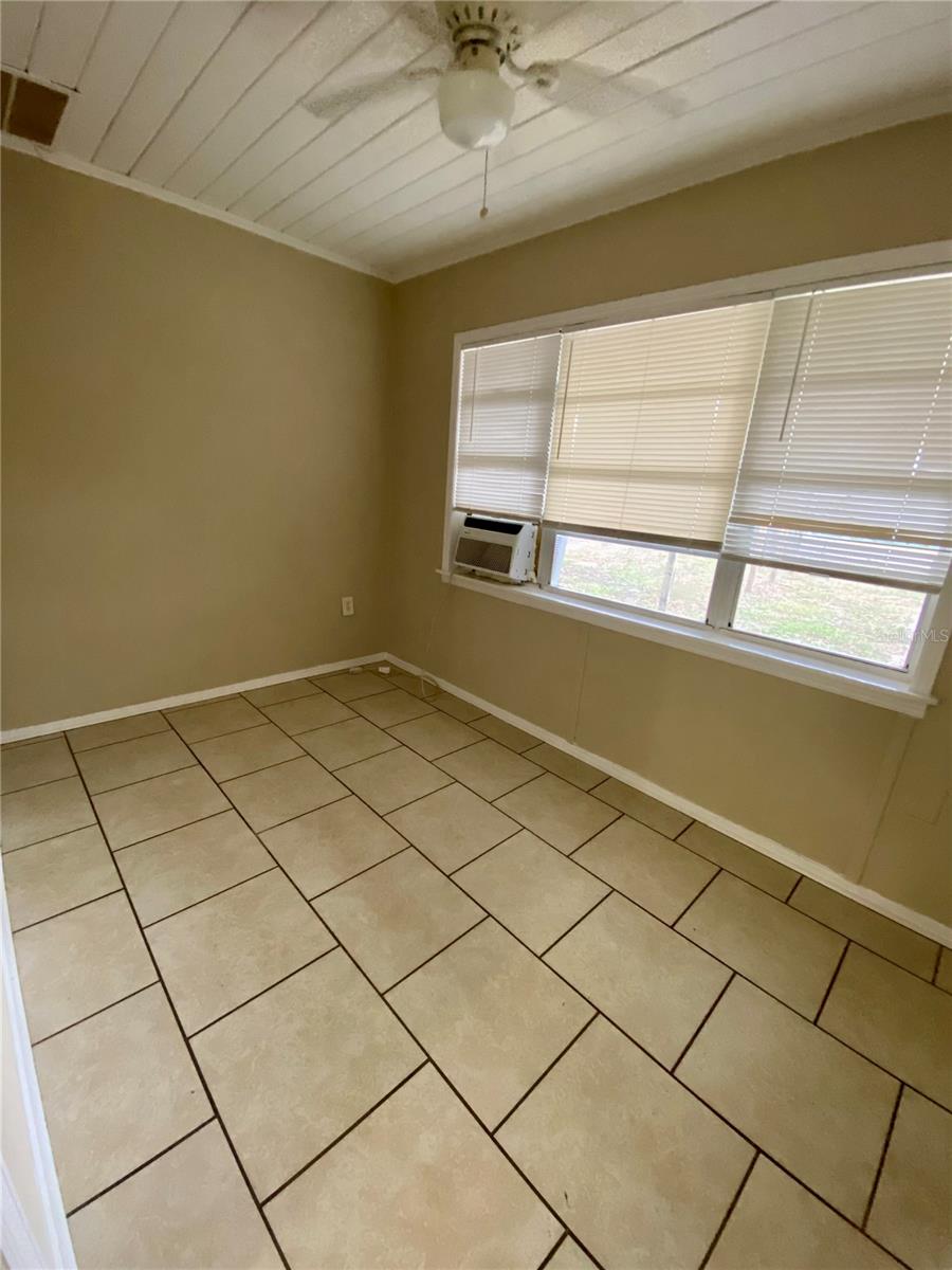 ACREAGE & UNREC - Residential Lease