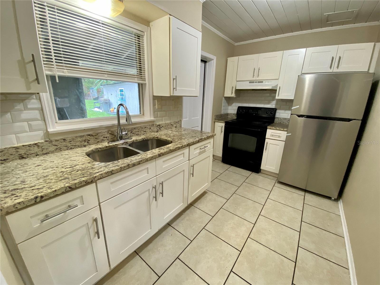 ACREAGE & UNREC - Residential Lease