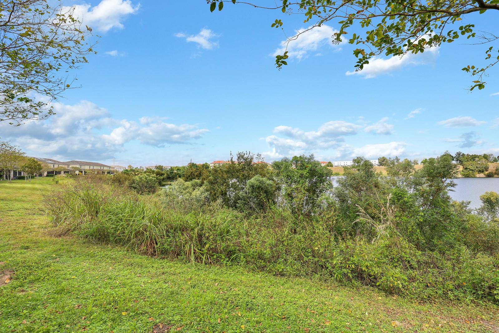 LAKE BLUFF/TOWN CENTER EAST-PH - Residential