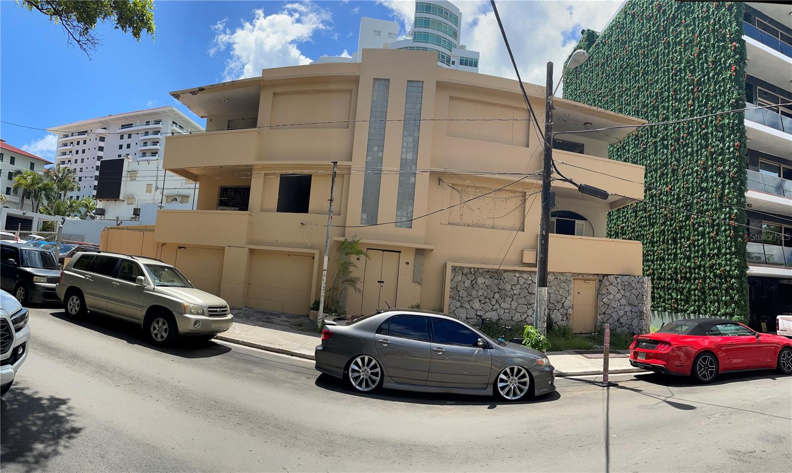 52 BARRANQUITAS MULTI-UNIT IN CONDADO - CALL TO INVESTORS!! Seize the opportunity to invest in a vacant multi-unit property in a sought-after location in Condado across from the Vanderbilt Hotel. A fixer-upper with many possibilities! A 524 SQM lot can be reconfigured to accommodate 6-8 automobiles—multi-tenant layout in shell condition. Historically, the property has been used for commercial and residential purposes and zoned CT = Commercial/Tourist. The zoning allows for multiple uses. The neighborhood is mainly residential, commercial, hotel, lodging, and the primary tourist sector in PR. Adjacent are the Olive Hotel and Georgina Rental Homes (A rental venture) and commercial and residential units. In the San Juan-Condado Sector, the SQF residential units are approximately $300-$1,650 P/SQFT. This property's 2ND + 3RD Story levels are 3B/2B on the South side and 3B/1B on the North side. Each apartment has a private terrace and a staircase on both the East and West sides. Open Space PK can be improved to accommodate 6/8 PK - One block walk distance to Condado Beach, Condado Lagoon, major area resort Hotels and Restaurants, and Ventana del Mar community park. Serious inquiries only - PR MLS: PR9109829 - Thank you!
