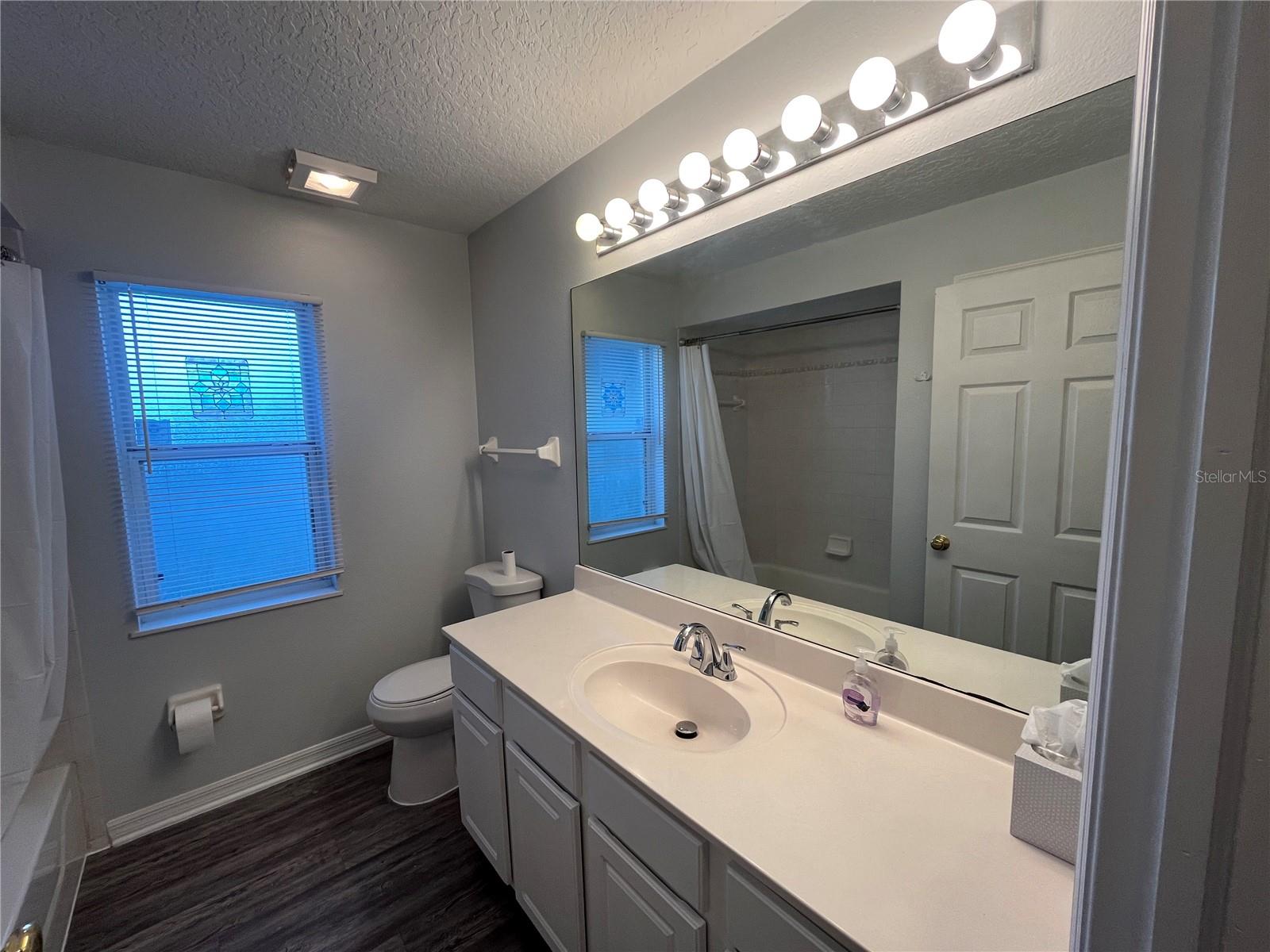 UNIVERSITY ESTATES - Residential Lease