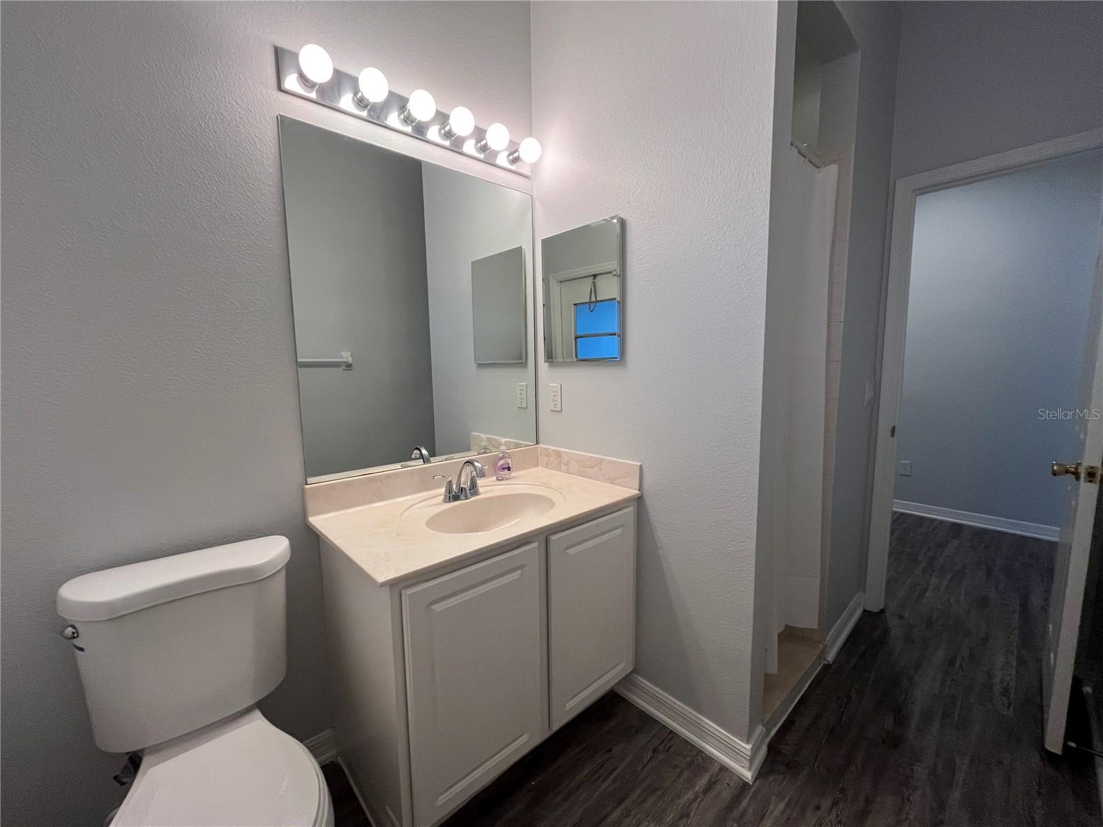 UNIVERSITY ESTATES - Residential Lease