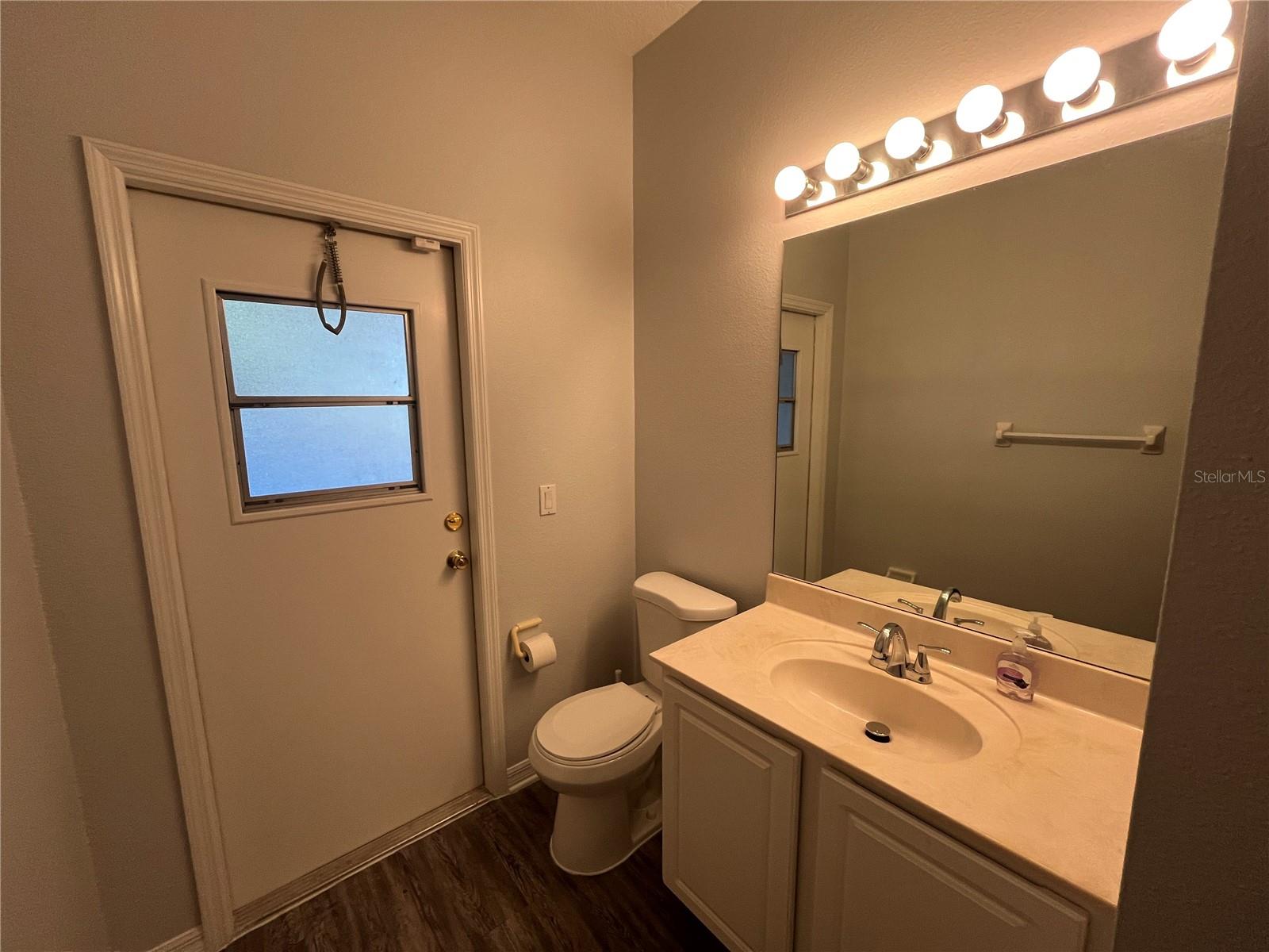 UNIVERSITY ESTATES - Residential Lease