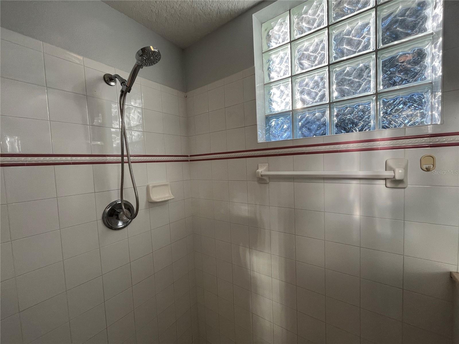 UNIVERSITY ESTATES - Residential Lease