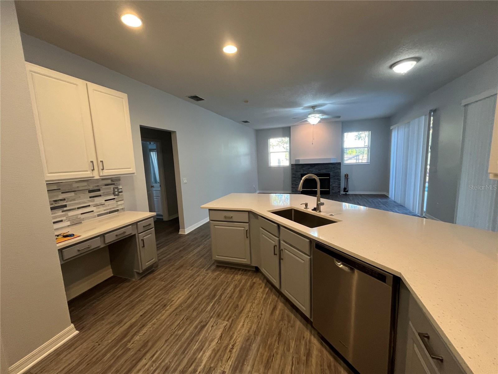 UNIVERSITY ESTATES - Residential Lease