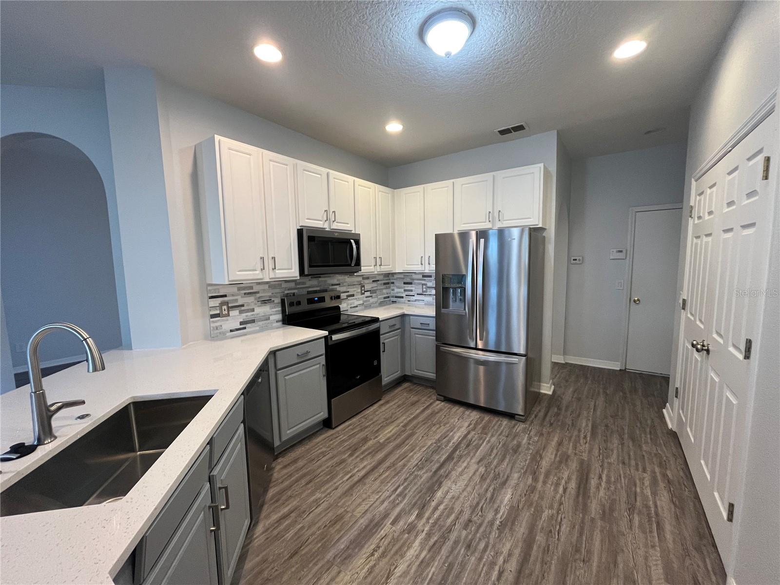 UNIVERSITY ESTATES - Residential Lease