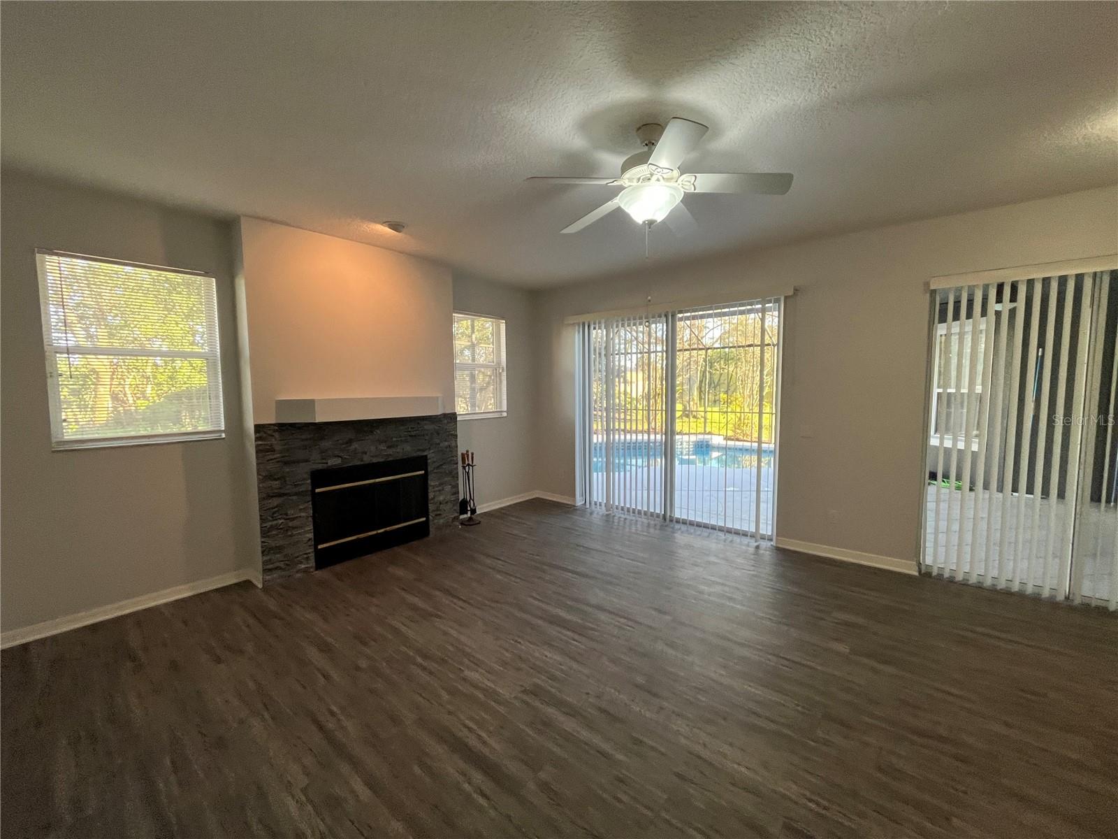 UNIVERSITY ESTATES - Residential Lease