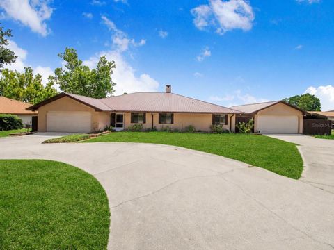 Photo of 470 S Ramona Avenue, Lake Alfred, FL 33850 (MLS # L4962290)
