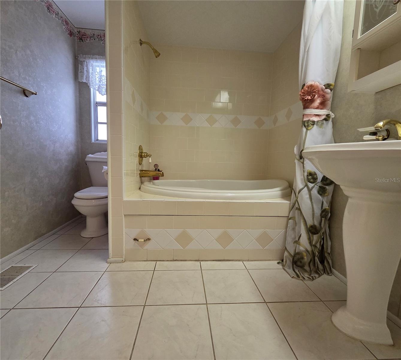 HAWTHORNE AT LEESBURG A COOP - Residential