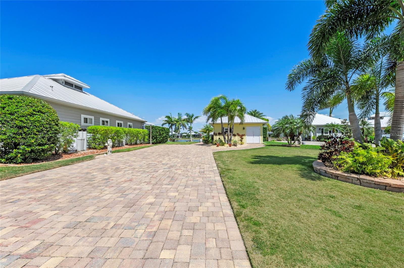 THORNTON CRK MOTORCOACH RESIDENCE - Residential