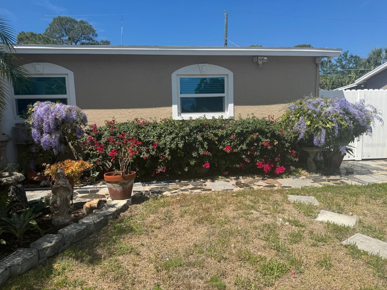 5106 GATEWAY DRIVE