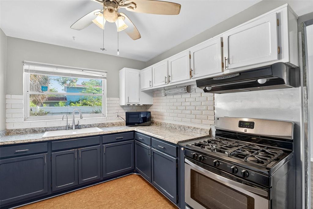 Photo of 1557 79th Avenue N, St Petersburg, FL 33702 (MLS # TB8409361)