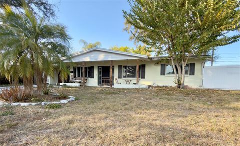 Photo of 1557 79th Avenue N, St Petersburg, FL 33702 (MLS # TB8409361)