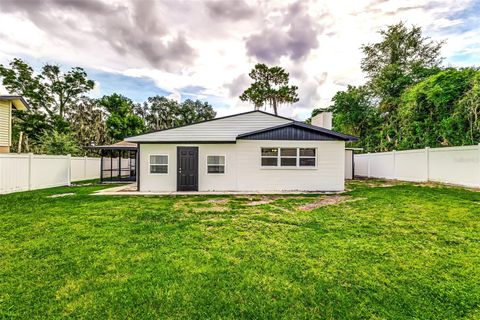 A home in LAKELAND