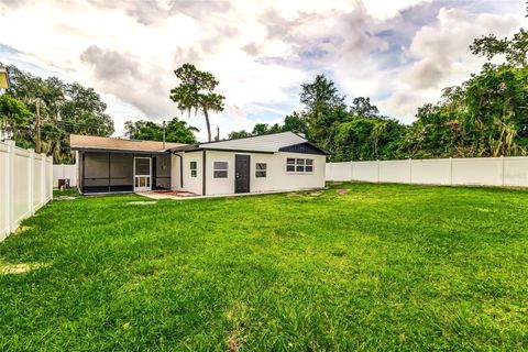 A home in LAKELAND