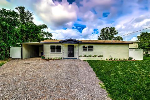 A home in LAKELAND