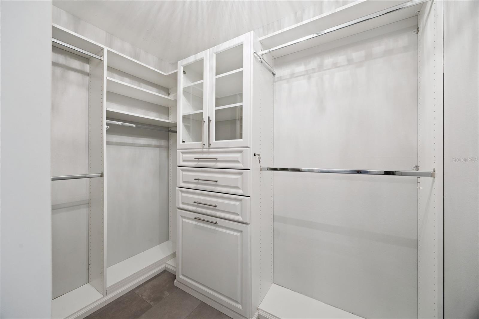 MOORINGS ON LAKE MAITLAND CONDO BLDG 03 - Residential