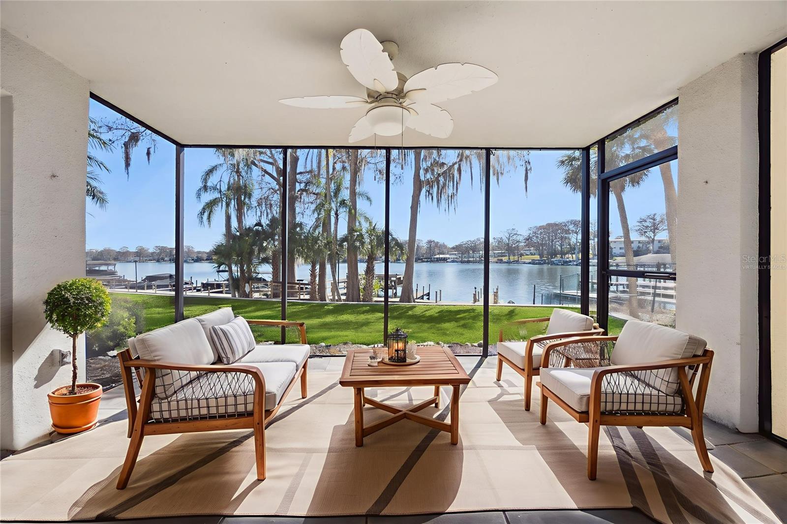 MOORINGS ON LAKE MAITLAND CONDO BLDG 03 - Residential