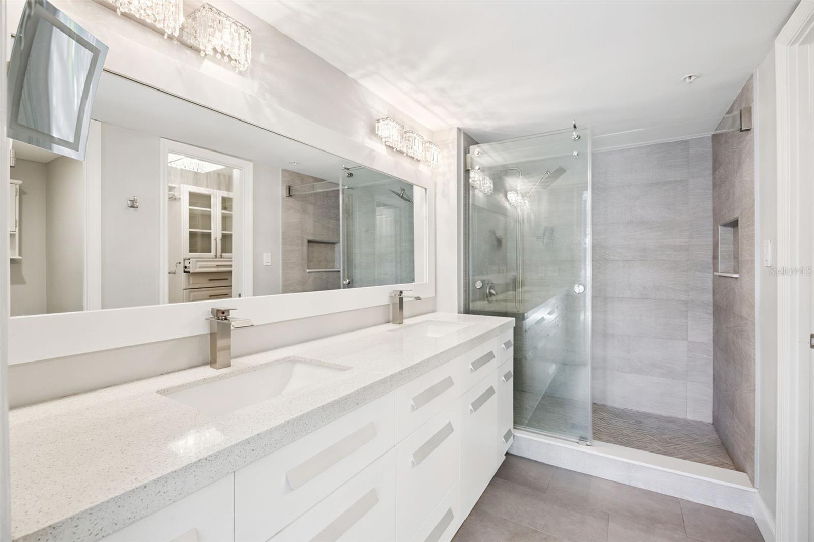 MOORINGS ON LAKE MAITLAND CONDO BLDG 03 - Residential