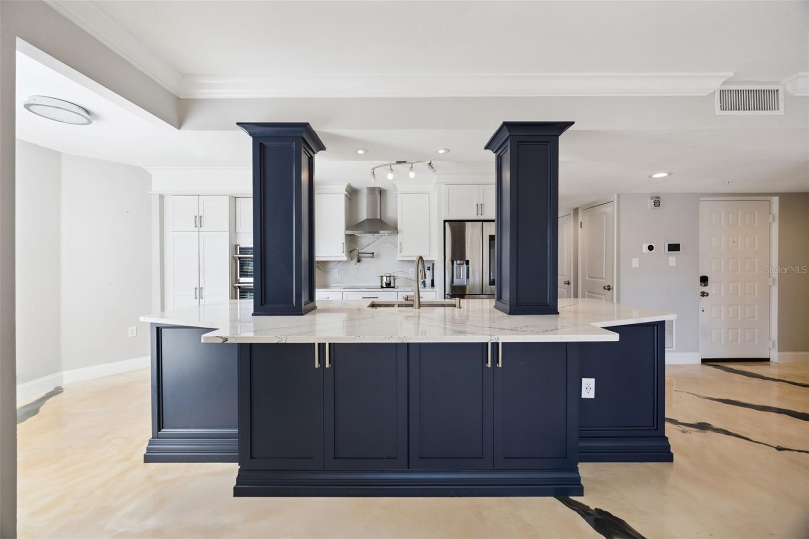 MOORINGS ON LAKE MAITLAND CONDO BLDG 03 - Residential