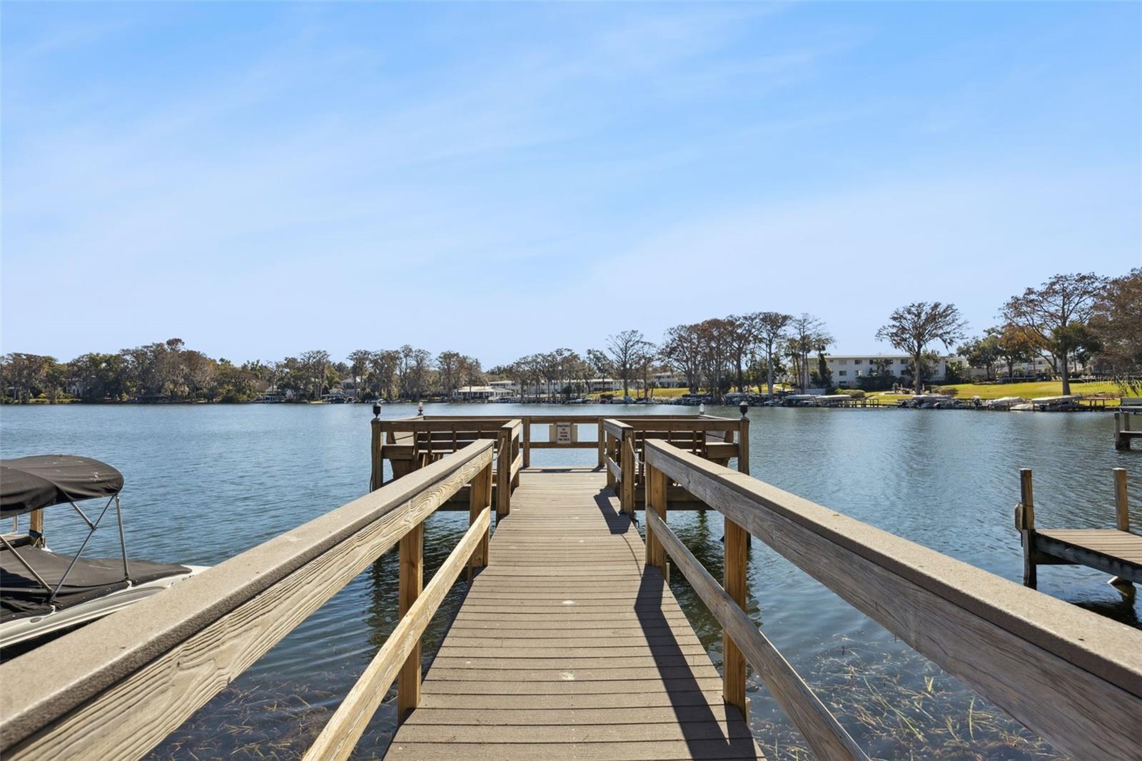 MOORINGS ON LAKE MAITLAND CONDO BLDG 03 - Residential