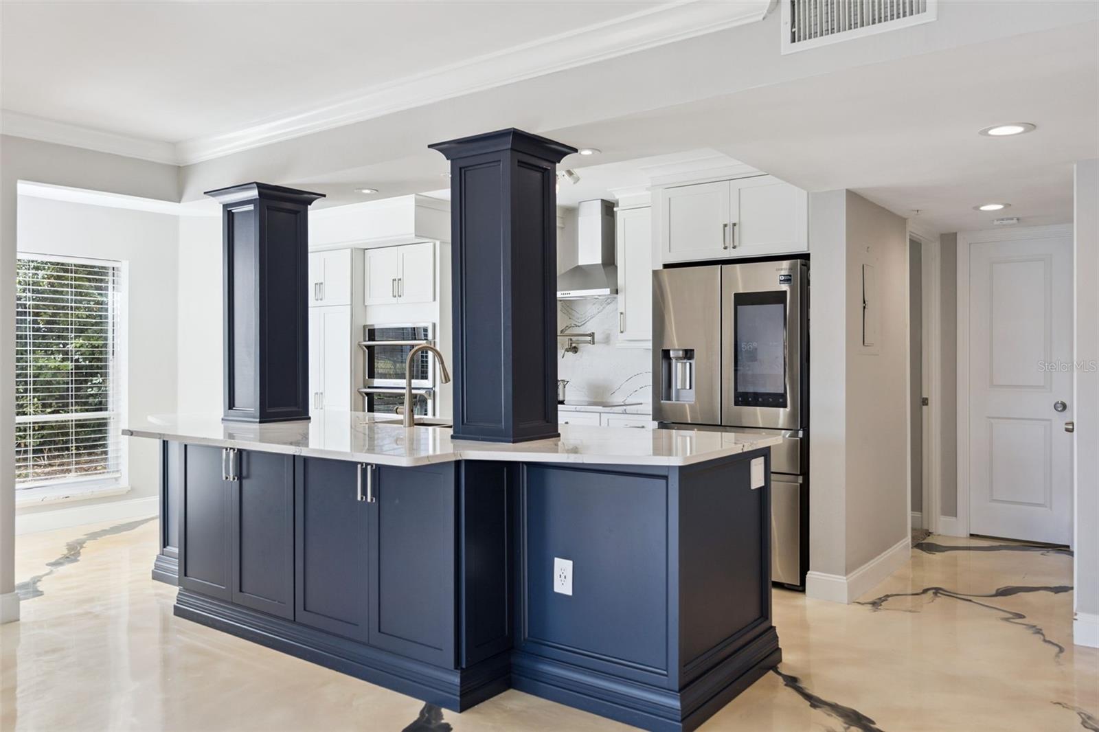 MOORINGS ON LAKE MAITLAND CONDO BLDG 03 - Residential