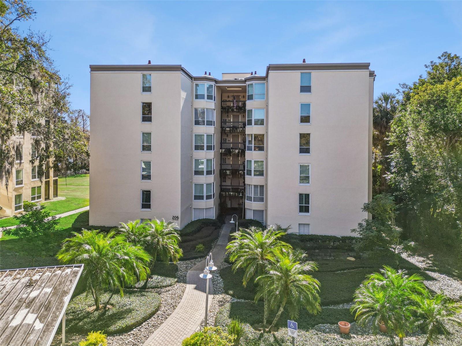 MOORINGS ON LAKE MAITLAND CONDO BLDG 03 - Residential