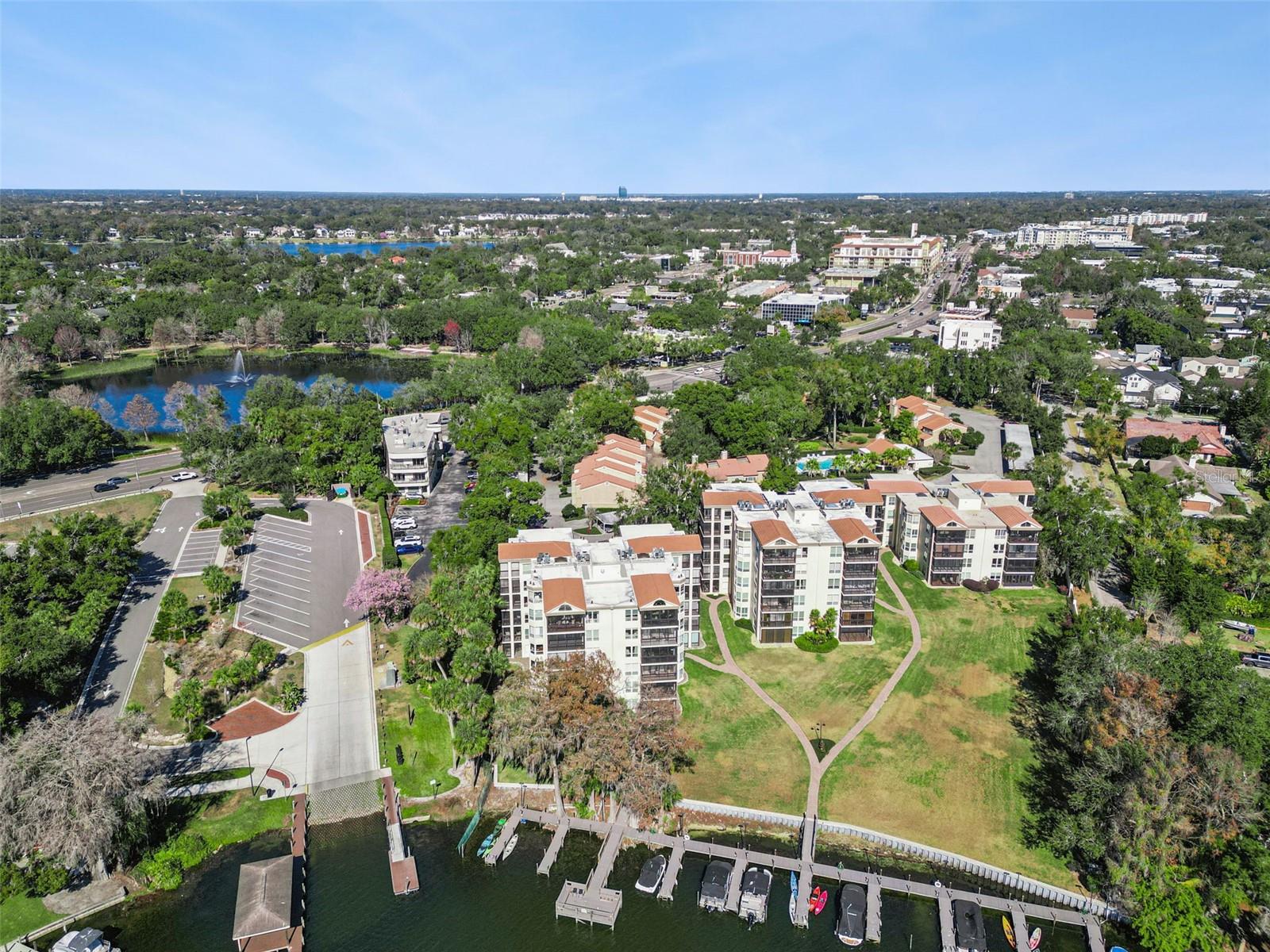 MOORINGS ON LAKE MAITLAND CONDO BLDG 03 - Residential