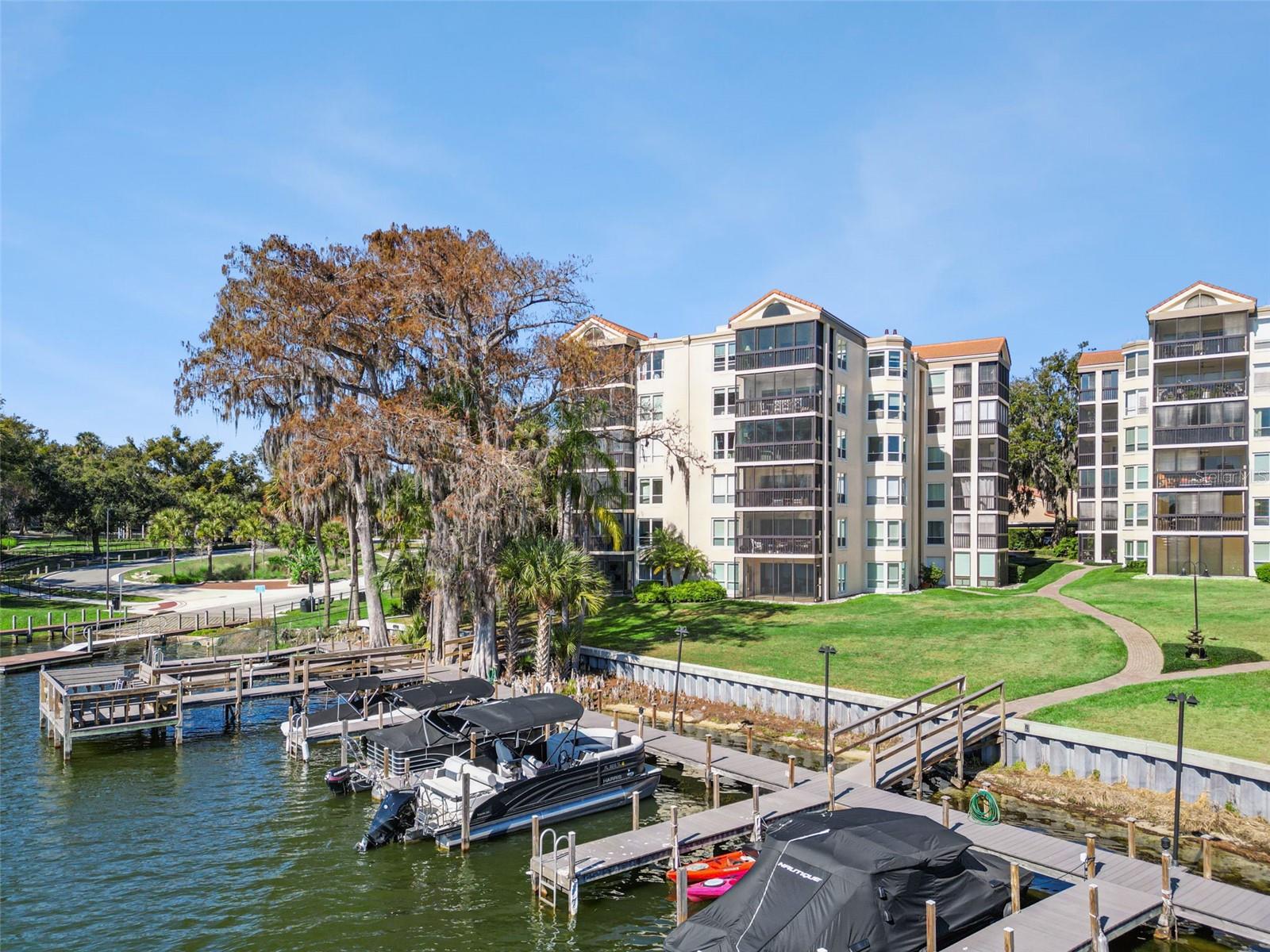 MOORINGS ON LAKE MAITLAND CONDO BLDG 03 - Residential