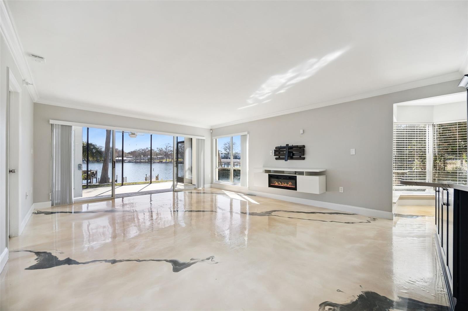 MOORINGS ON LAKE MAITLAND CONDO BLDG 03 - Residential