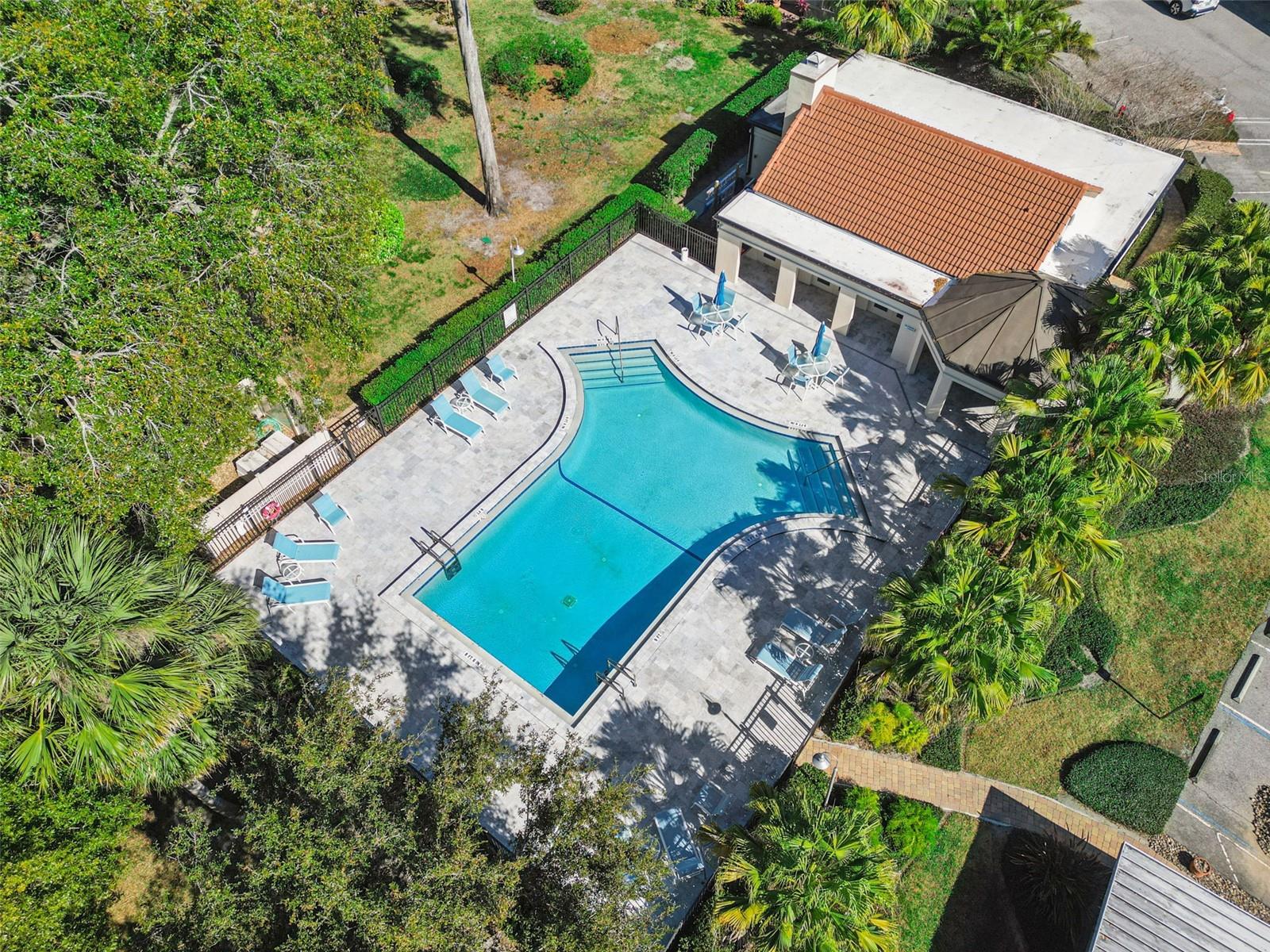 MOORINGS ON LAKE MAITLAND CONDO BLDG 03 - Residential