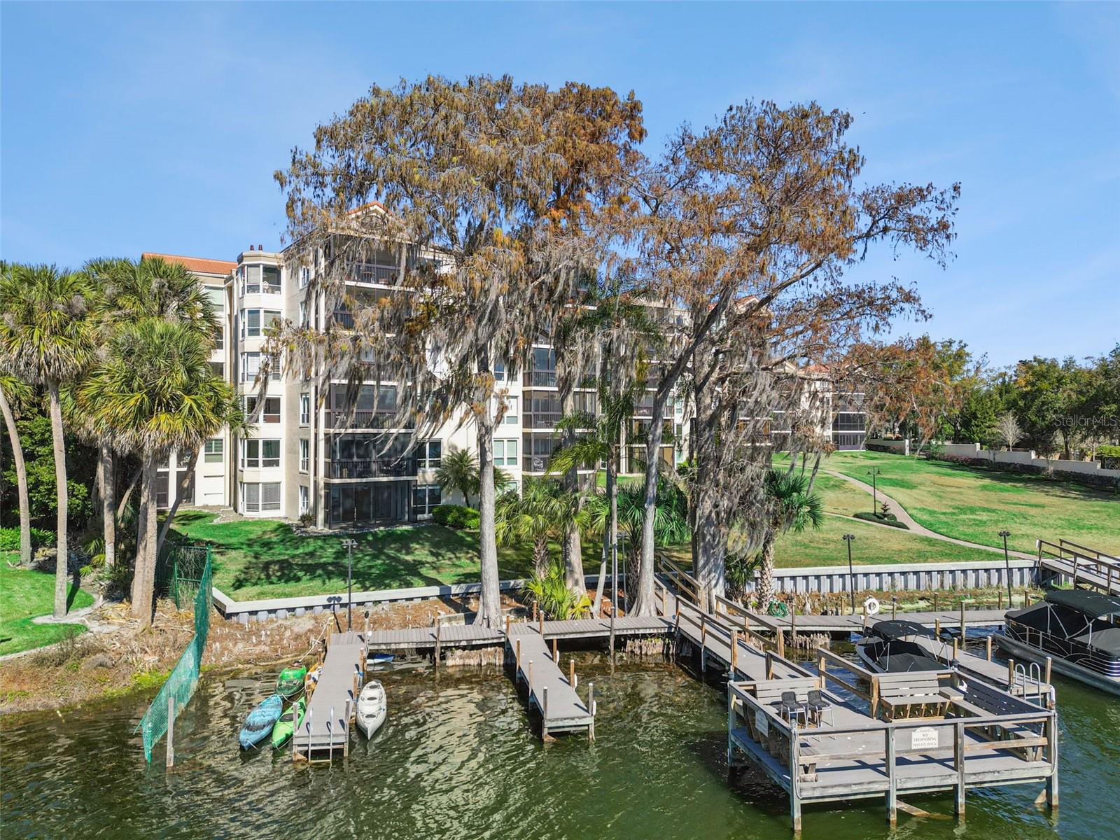 MOORINGS ON LAKE MAITLAND CONDO BLDG 03 - Residential