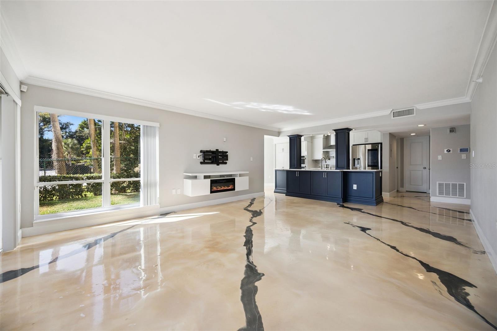 MOORINGS ON LAKE MAITLAND CONDO BLDG 03 - Residential